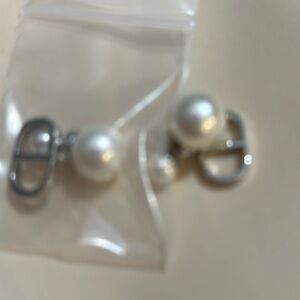 Brand new earrings pearl and silver colored
